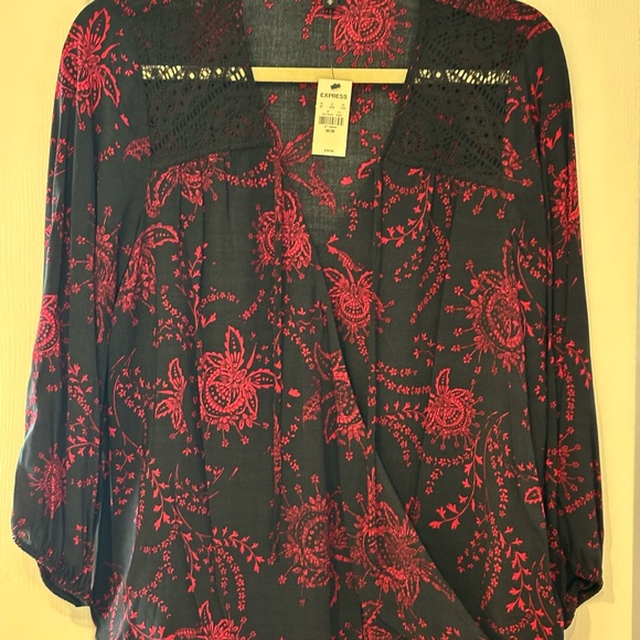 Express blouse size medium with tags. - Picture 3 of 4